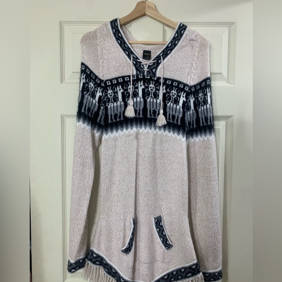 Kactus; Hooded Winter Poncho - Picture 1 of 2